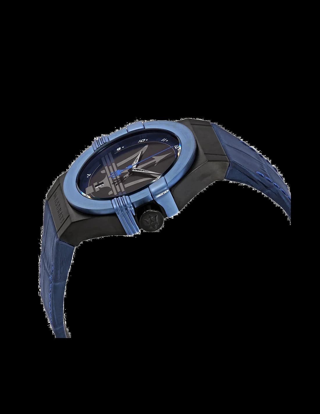 Visage cadran Maserati R8851108007 aiguilles squelette et index argentés sur fond bleu soleil, date à 3h, lisibilité optimale