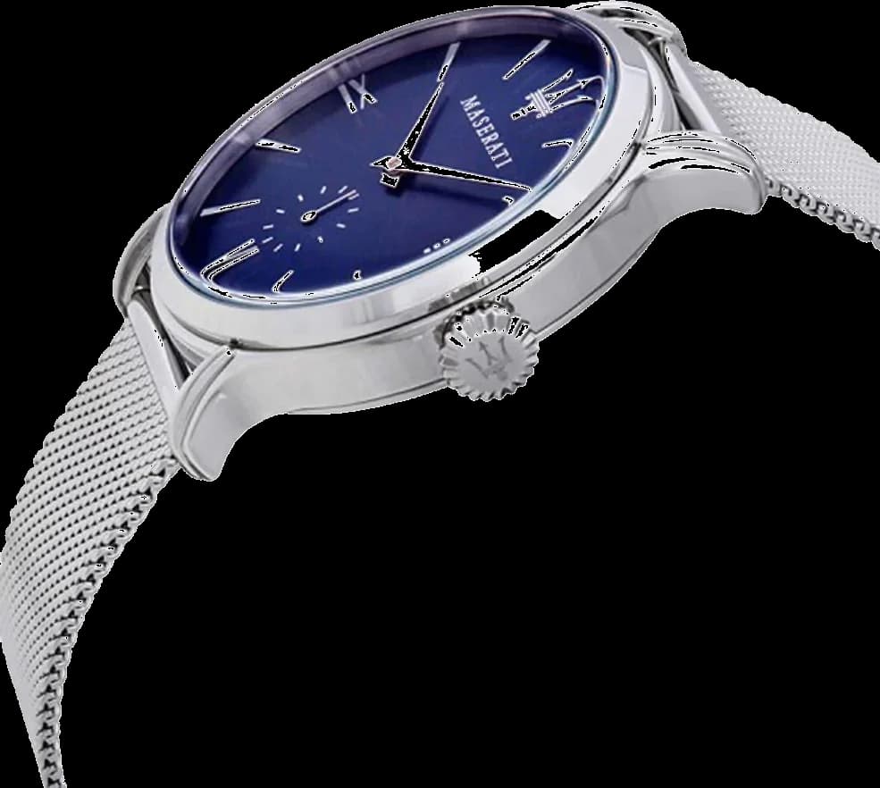 Visage cadran Maserati R8853118006 révèle index bâton appliqués, aiguilles facettées et date à 3h sur fond bleu soleillé