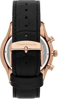 Attache bracelet Maserati R8871646001 en cuir noir grainé cousu, fermoir déployant triple boucle en acier inoxydable gravé du logo Maserati