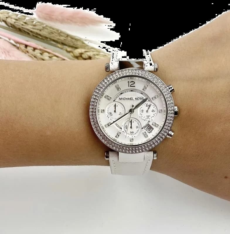Lunette boîtier Michael Kors MK2277 en acier inoxydable poli, sertie de cristaux scintillants, vue profil fin pour un porté raffiné