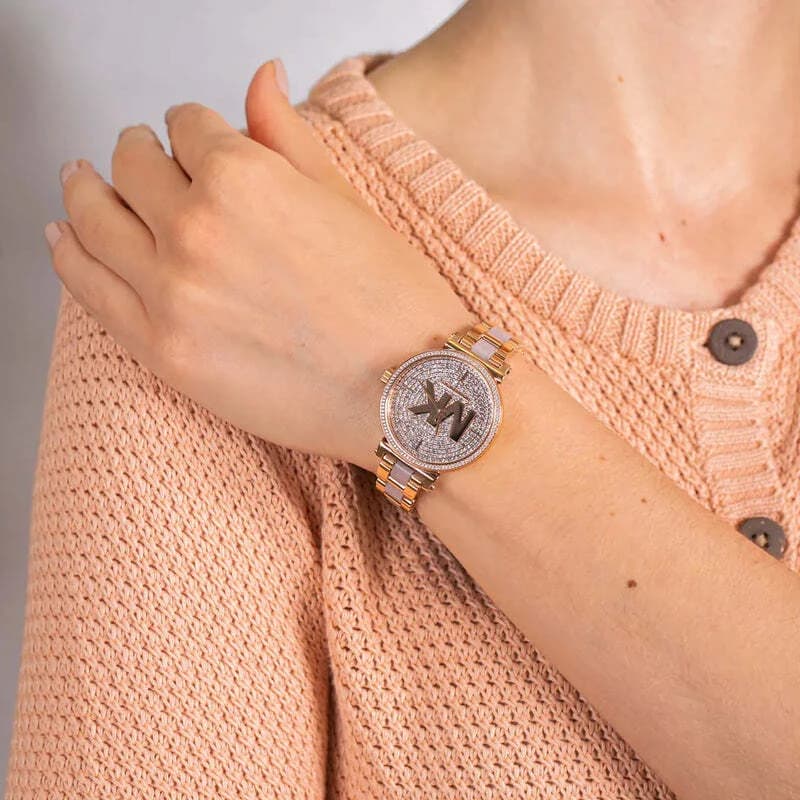 Attache bracelet Michael Kors MK4336 en acier inoxydable doré avec fermoir déployant et maillons ajustables pour sécurité