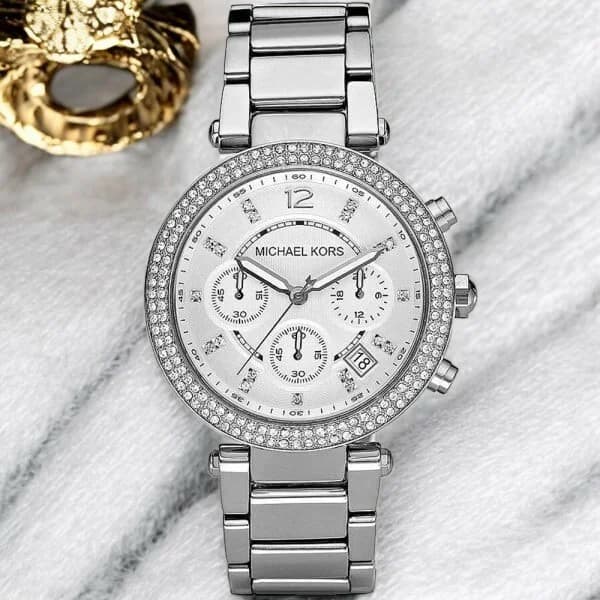 Lunette boîtier Michael Kors MK5353 en acier inoxydable 40 mm, lunette fixe lisse polie et verre minéral protégeant le mouvement quartz