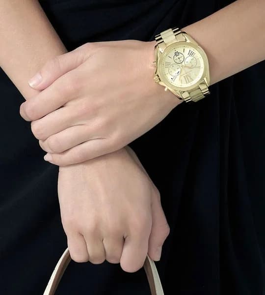 Attache bracelet Michael Kors MK5722 maillons alternant plaqué or et acétate brun avec fermoir déployant double sécurité