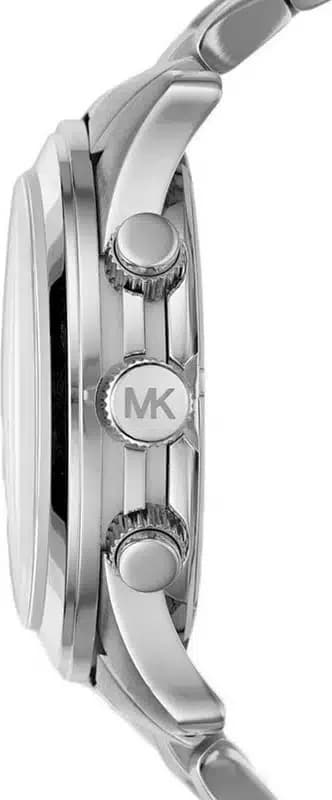 Visage cadran Michael Kors MK8314 affichant index appliqués bâton argentés et aiguilles dauphines polies sur fond bleu