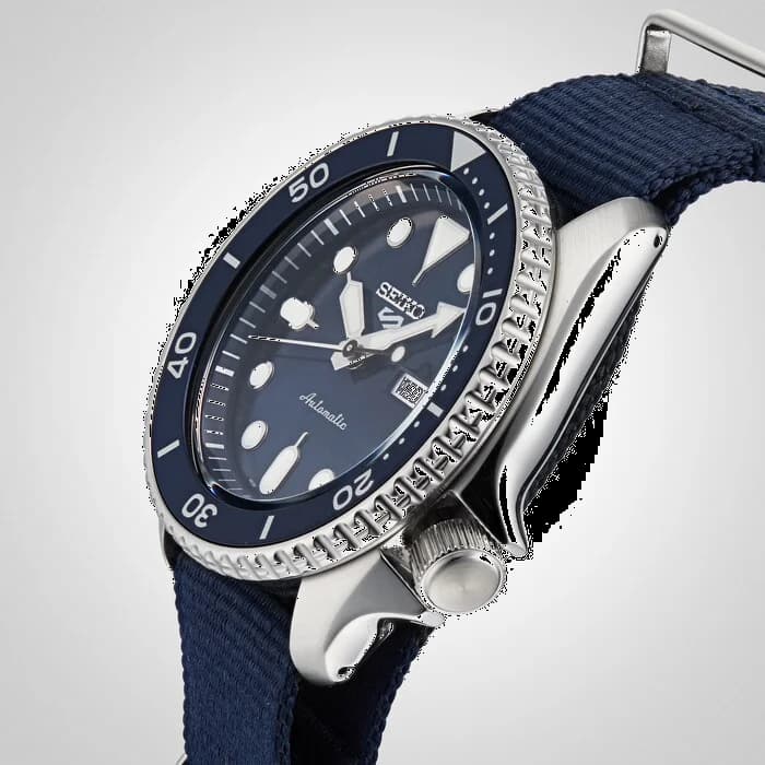 Montre Seiko 5 Sports SRPD51K2 Automatique Homme - Cadran Bleu, Bracelet NATO Bleu vue 4