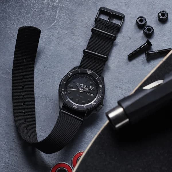 Montre Homme Seiko 5 Sports SRPD79K1 Automatique Noir Mat Bracelet Nylon vue 5