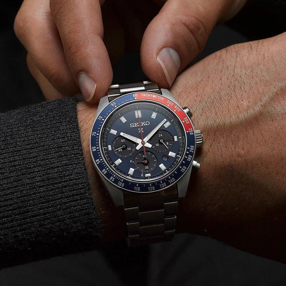 Lunette boîtier Seiko SSC913P1 en acier brossé et poli, lunette fixe tachymétrique, verre saphir bombé, étanchéité 100m