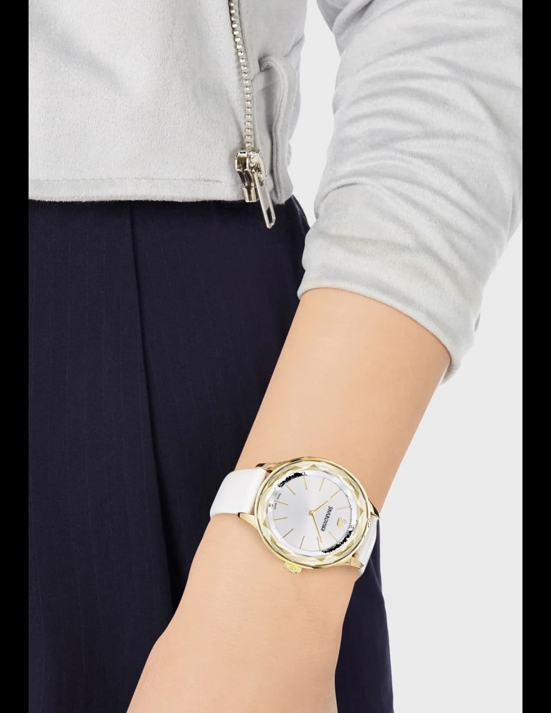 Attache bracelet Swarovski 5295337 en cuir blanc avec fermoir papillon et boucle déployante sécurisée