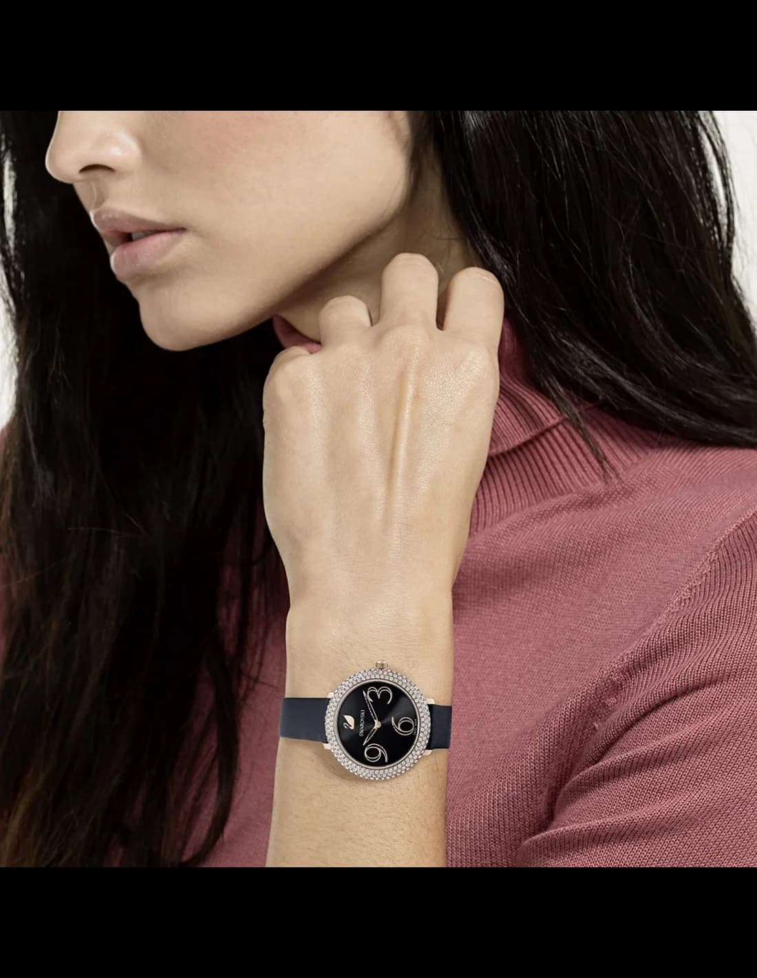 Montre Femme Swarovski Crystal Frost 5484058 - Cadran noir orné de cristaux, bracelet cuir noir, boîtier or rose vue 2