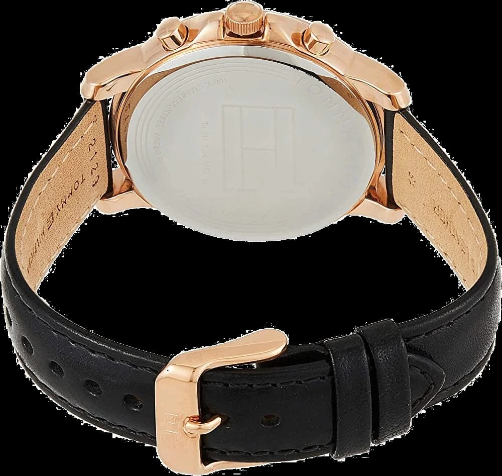 Visage cadran Tommy Hilfiger 1781817 aux index appliqués et aiguilles dauphine, guichet date à 3h, fond noir mat