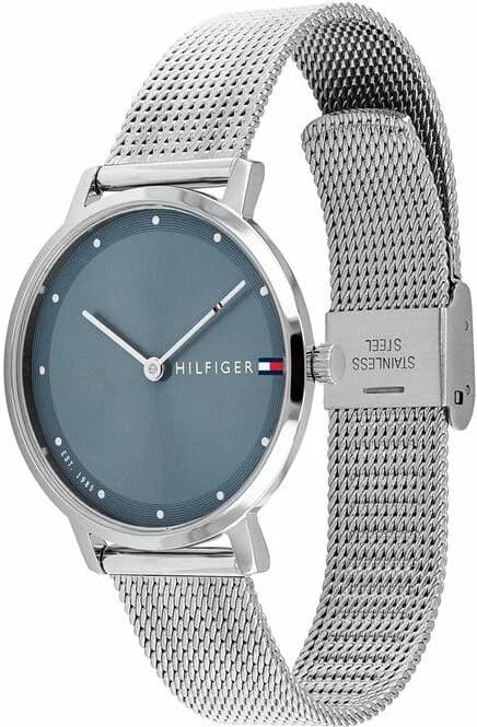 Visage cadran Tommy Hilfiger 1782149 doté d'index appliqués dorés et aiguilles épées, fenêtre date à 3h pour une lecture précise