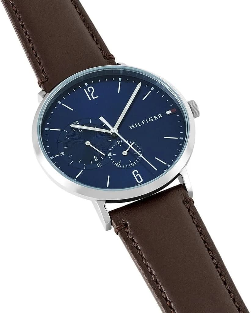 Visage cadran Tommy Hilfiger 1791508 présentant index bâtons et aiguilles argentées pour une lisibilité optimale sans complications