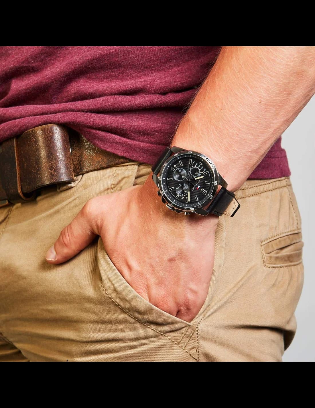 Montre Homme Tommy Hilfiger 1791563 - Cadran Bleu Soleillé, Boîtier Acier, Bracelet Cuir Noir vue 2