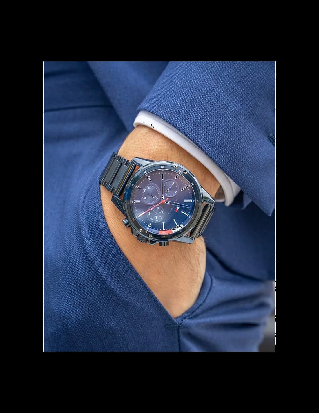 Lunette boîtier Tommy Hilfiger 1791789 en acier bleu fixe avec lunette lisse brossée et verre minéral bombé pour un profil épuré