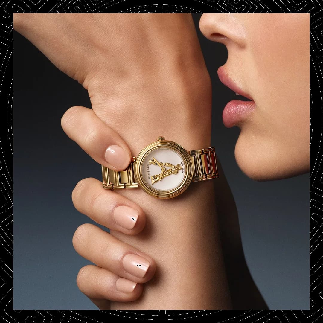 Montre Versace Virtus Mini VET300221 - Cadran Blanc, Bracelet Or Acier - Femme vue 4