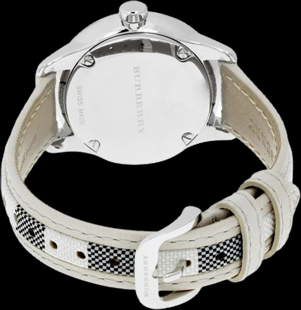 Zoom sur le cadran argent du Burberry BU10113