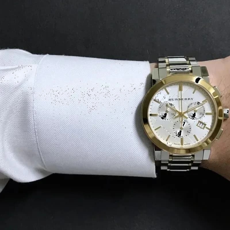 Détail du bracelet acier du Burberry BU9751