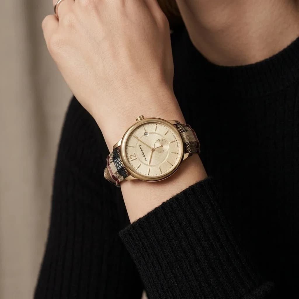 Zoom sur le cadran or du Burberry BU10001