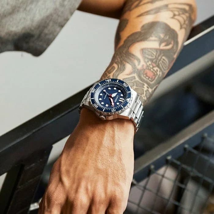 Détail du bracelet acier du Citizen NJ0121-89L
