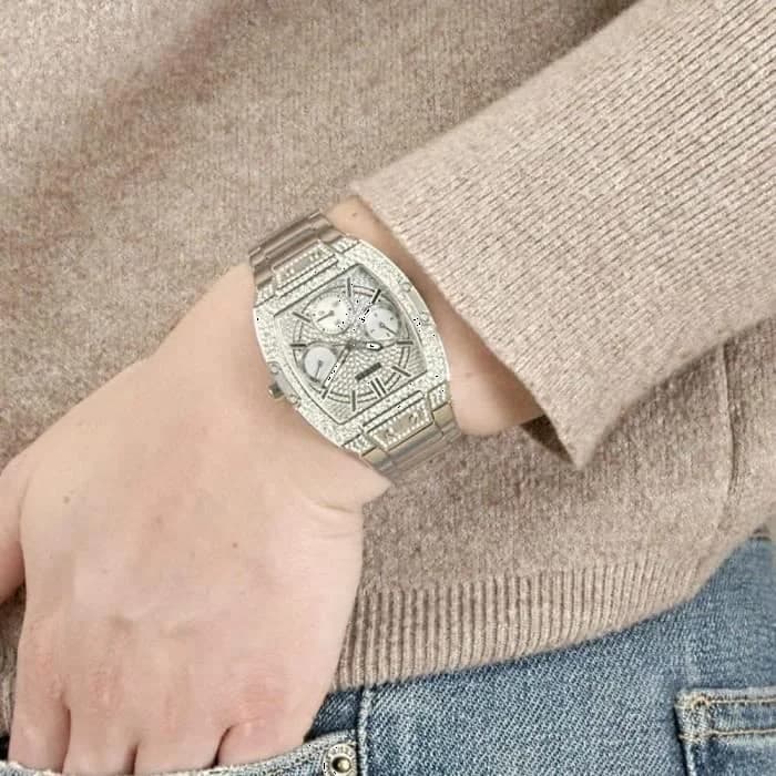 Zoom sur le cadran or du Guess GW0104L1