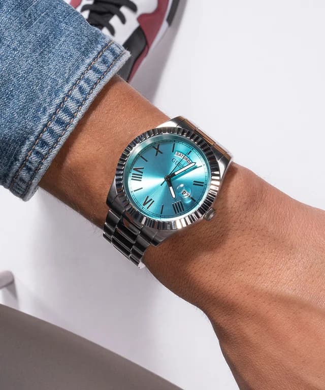 Détail du bracelet acier du Guess GW0265G11