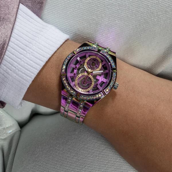 Détail du bracelet acier du Guess GW0604L4