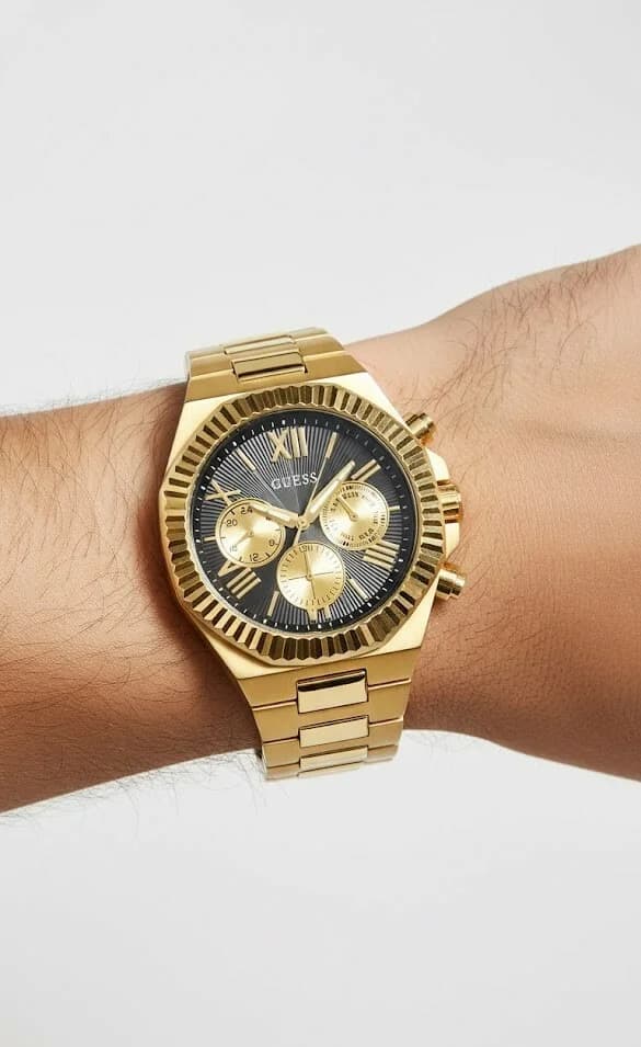 Détail du bracelet acier du Guess GW0703G5