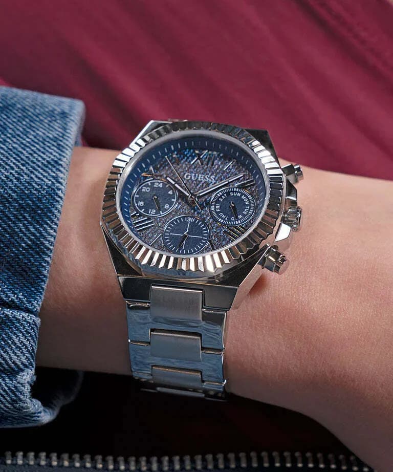 Détail du bracelet acier du Guess GW0769L1