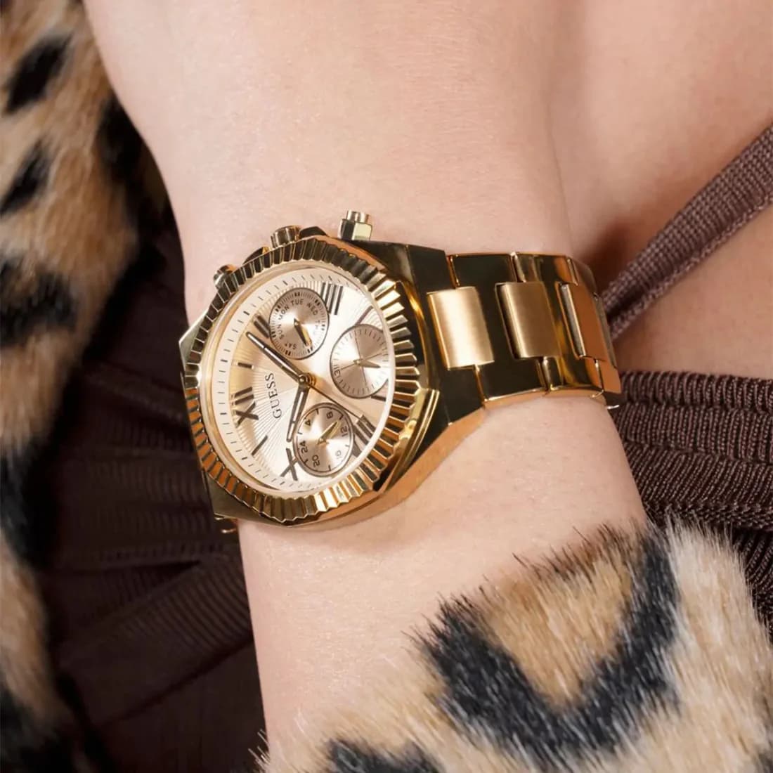 Détail du bracelet acier du Guess GW0769L2