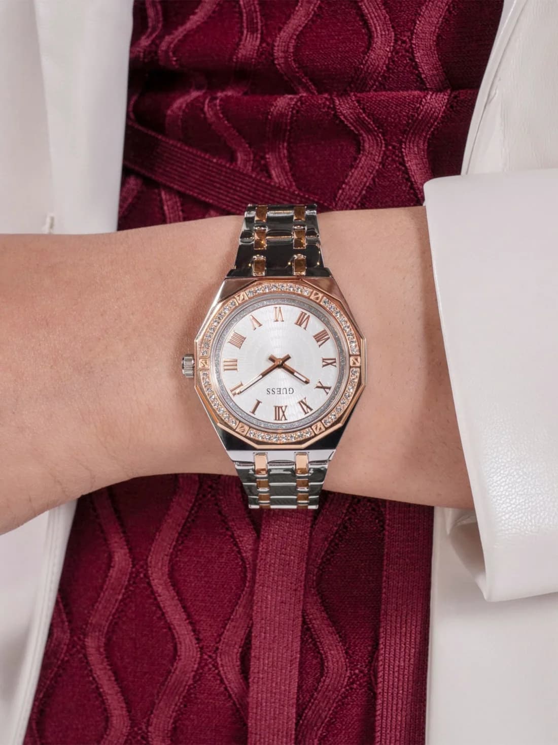 Détail du bracelet acier du Guess GW0770L5