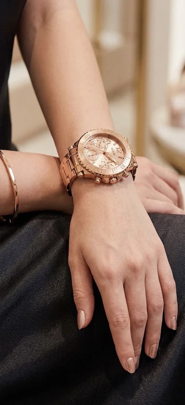 Détail du bracelet acier du Guess GW0465L2