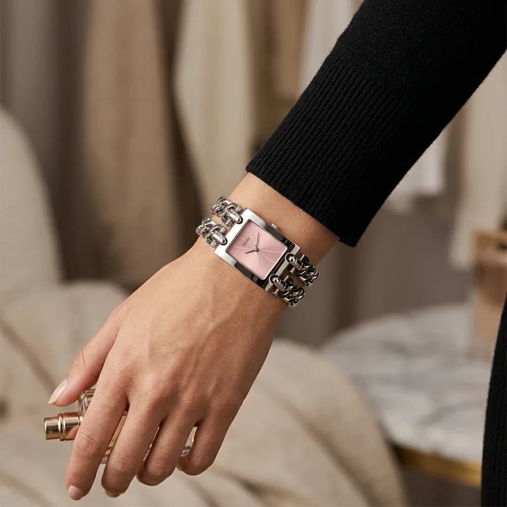 Détail du bracelet acier du Guess GW0740L1