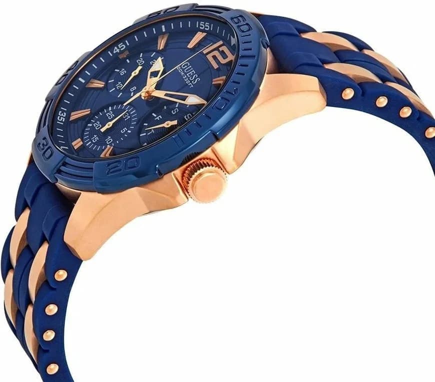 Le garde-temps Guess W0366G4 vu de profil