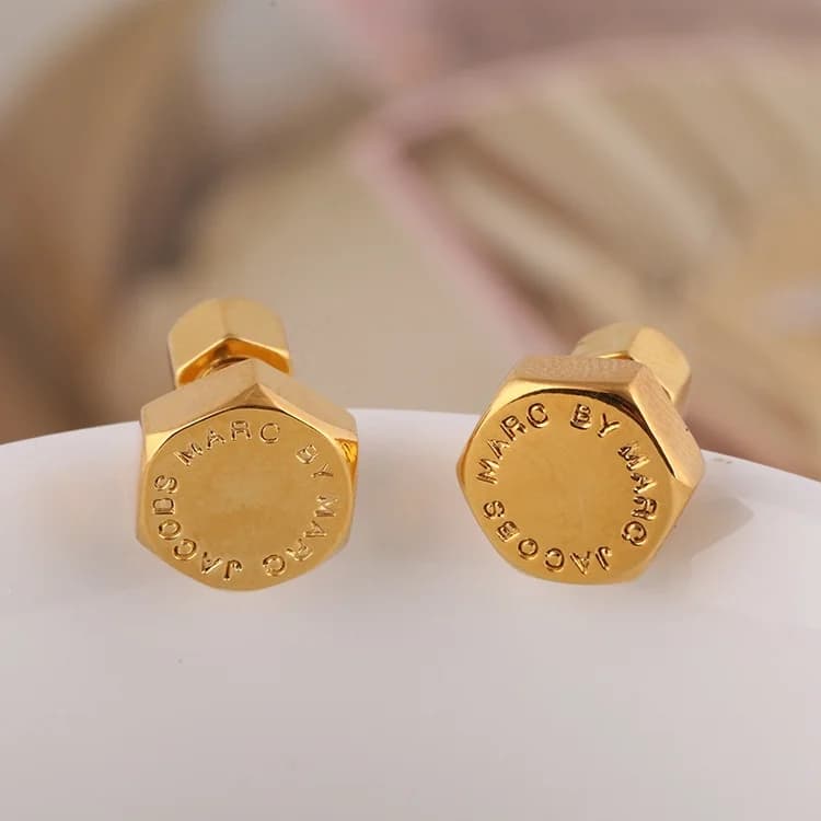Zoom sur le cadran du Marc Jacobs M3PE565-G