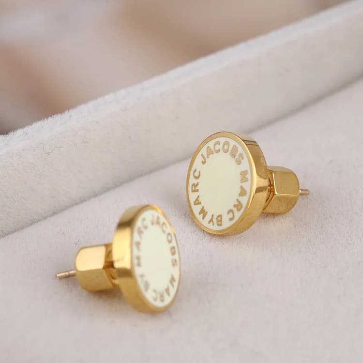 Le garde-temps Marc Jacobs 106670 vu de profil