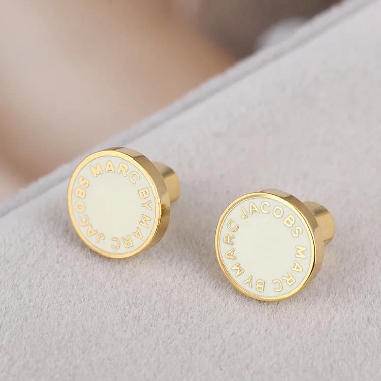 Zoom sur le cadran du Marc Jacobs 106670