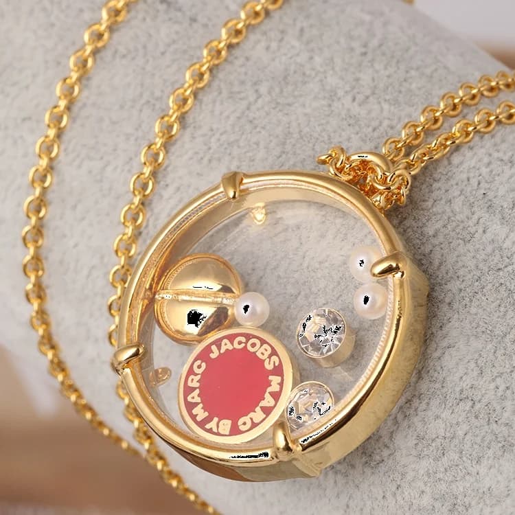 Le garde-temps Marc Jacobs 106730 vu de profil
