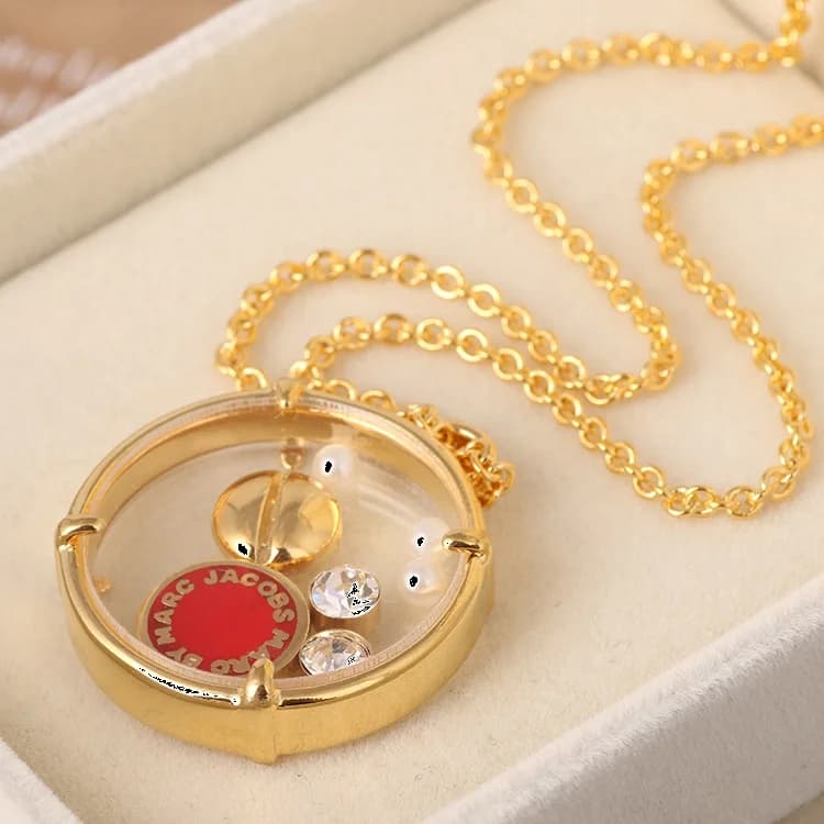 Zoom sur le cadran du Marc Jacobs 106730