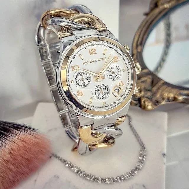 Zoom sur le cadran argent du Michael Kors MK3199