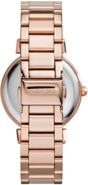 Visage cadran Michael Kors MK3339 avec index à facettes et aiguilles dorées, date à 3h sur fond noir soleil