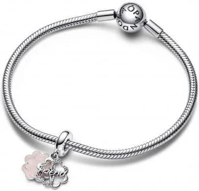 Zoom sur le cadran du Pandora 792245C01