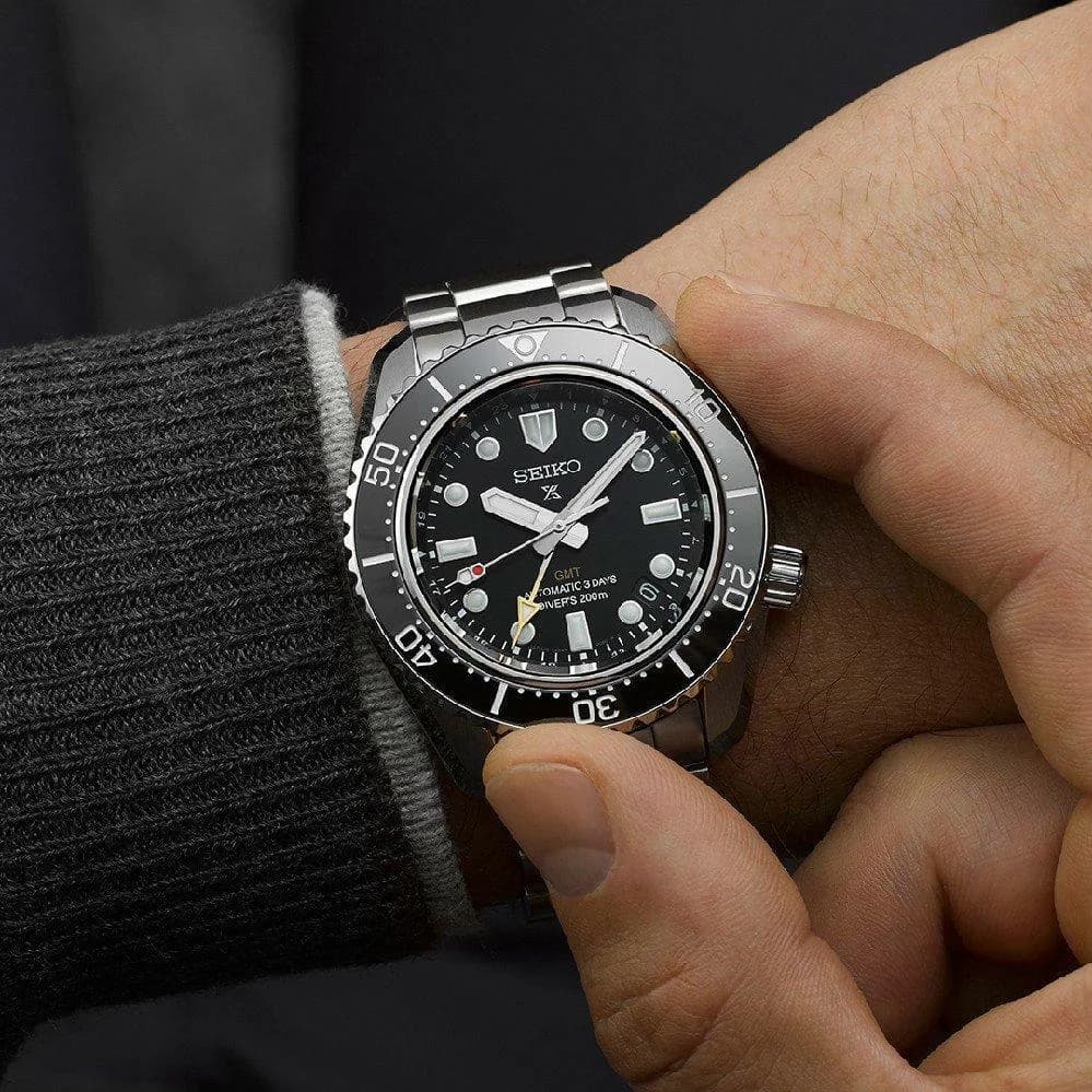 Détail du bracelet acier du Seiko SPB383J1