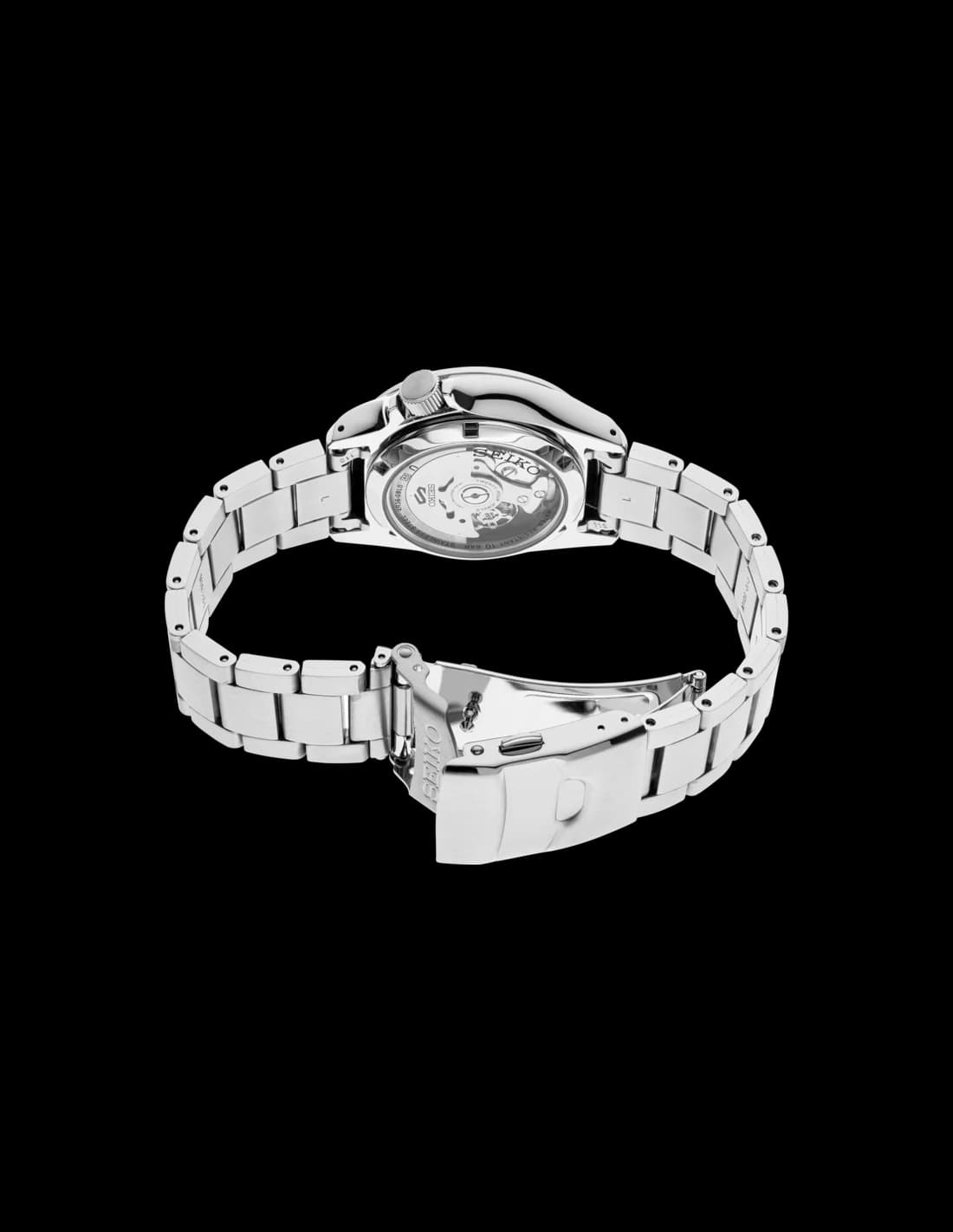 Zoom sur le cadran noir du Seiko SRPC53K1