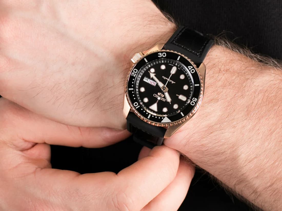 Montre Seiko SRPD76K1 homme verso boîtier or rose