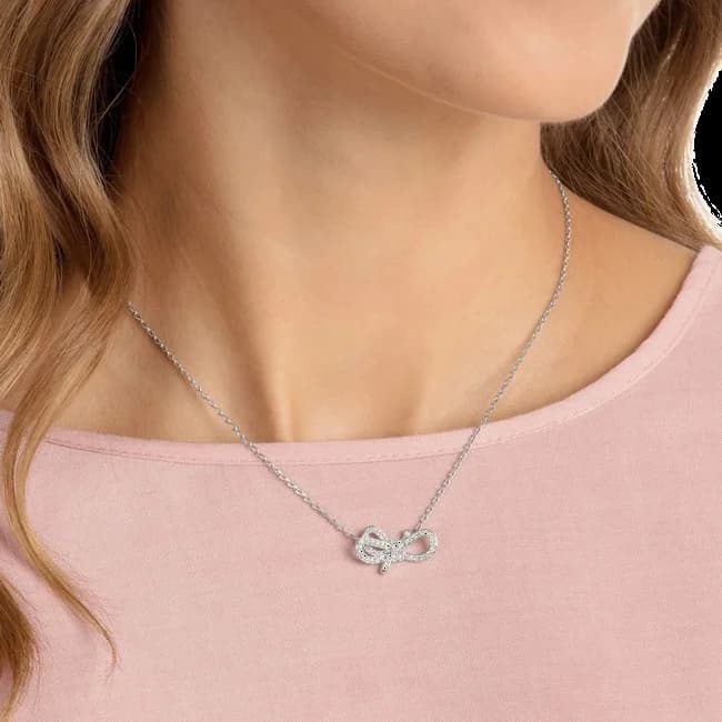 Zoom sur le cadran du Swarovski 5440643