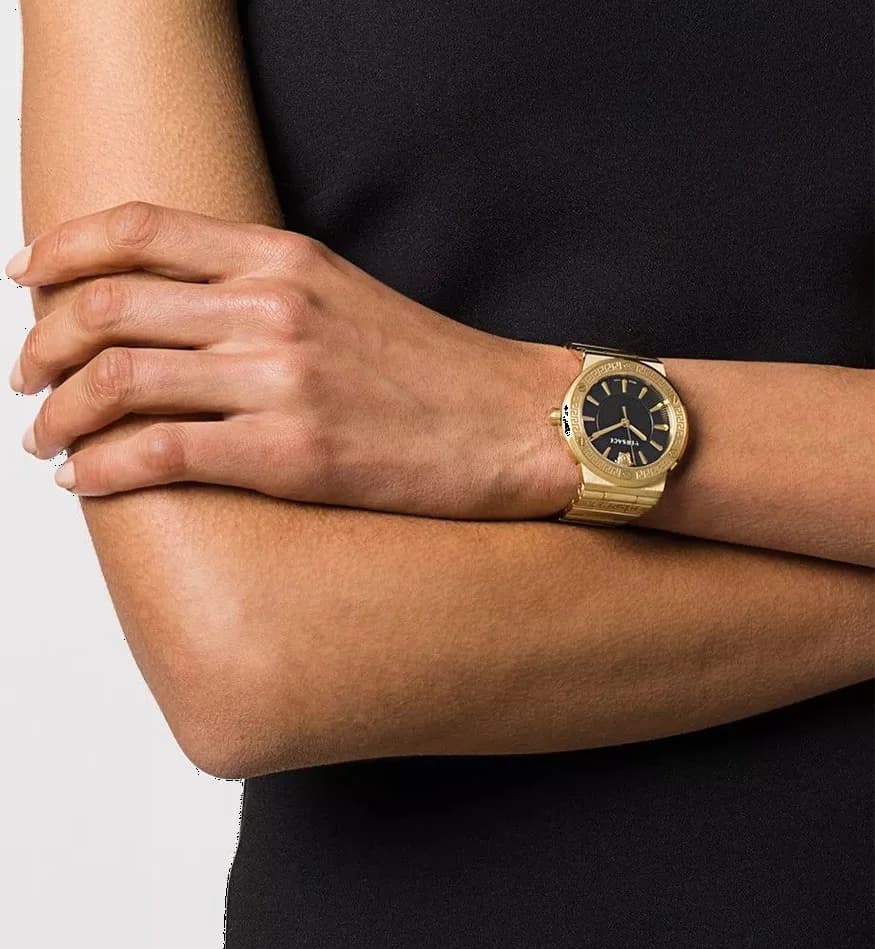 Zoom sur le cadran noir du Versace VEVH00820