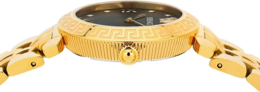 Zoom sur le cadran noir du Versace VEOCA0524