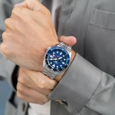 Montre Seiko SSK003K1 GMT Automatique Acier Cadran Bleu Soleillé vue 4