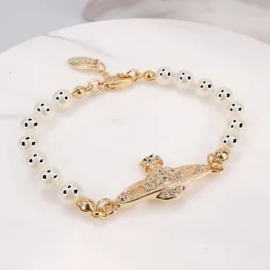 Bracelet Vivienne Westwood bas relief en perles blanches vue 4