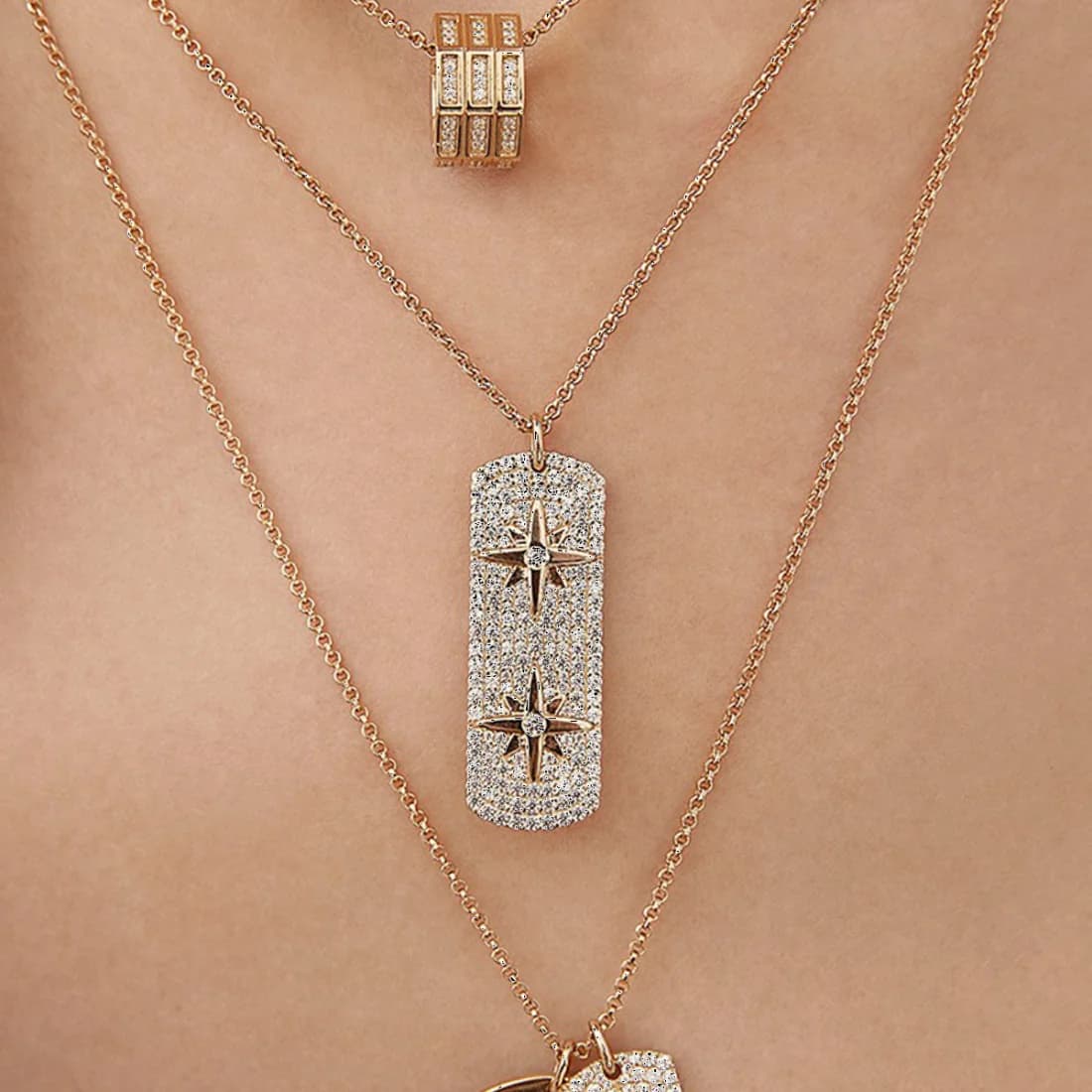Collier ajustable femme APM Monaco AC4828OXY plaque météorites vert plaqué or jaune et zirconium vue 2